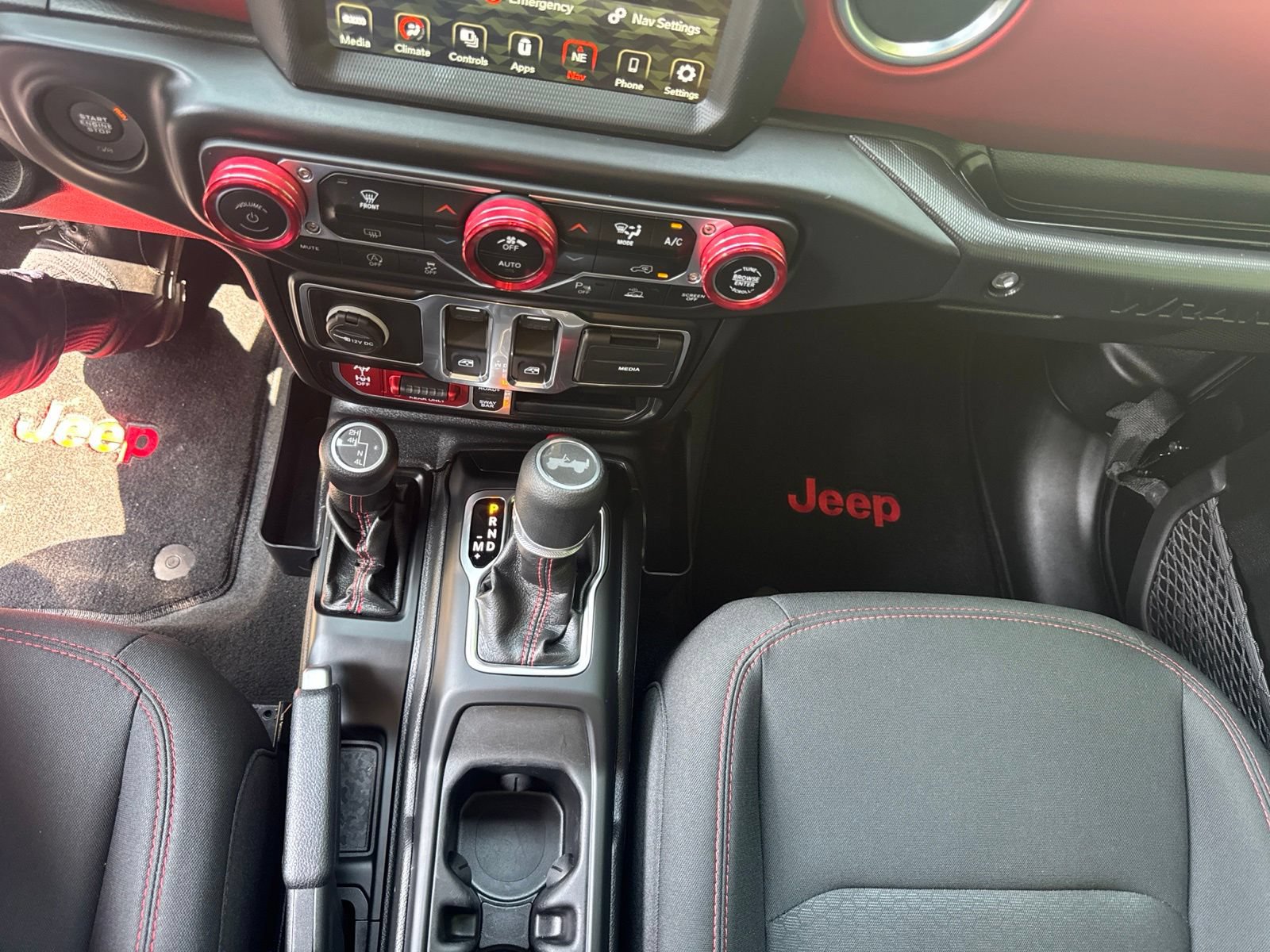 Used 2022 Jeep Wrangler Rubicon w/ LED Lighting Group AWD/4WD image 10