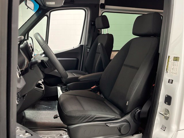Used 2025 Mercedes-Benz Sprinter 2500 image 7