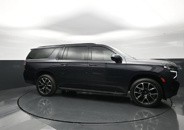 Used 2023 Chevrolet Suburban RST RWD image 6