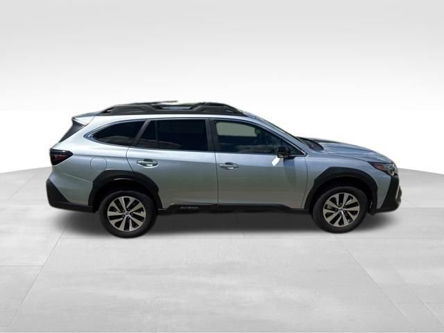 Used 2025 Subaru Outback Premium AWD/4WD image 2
