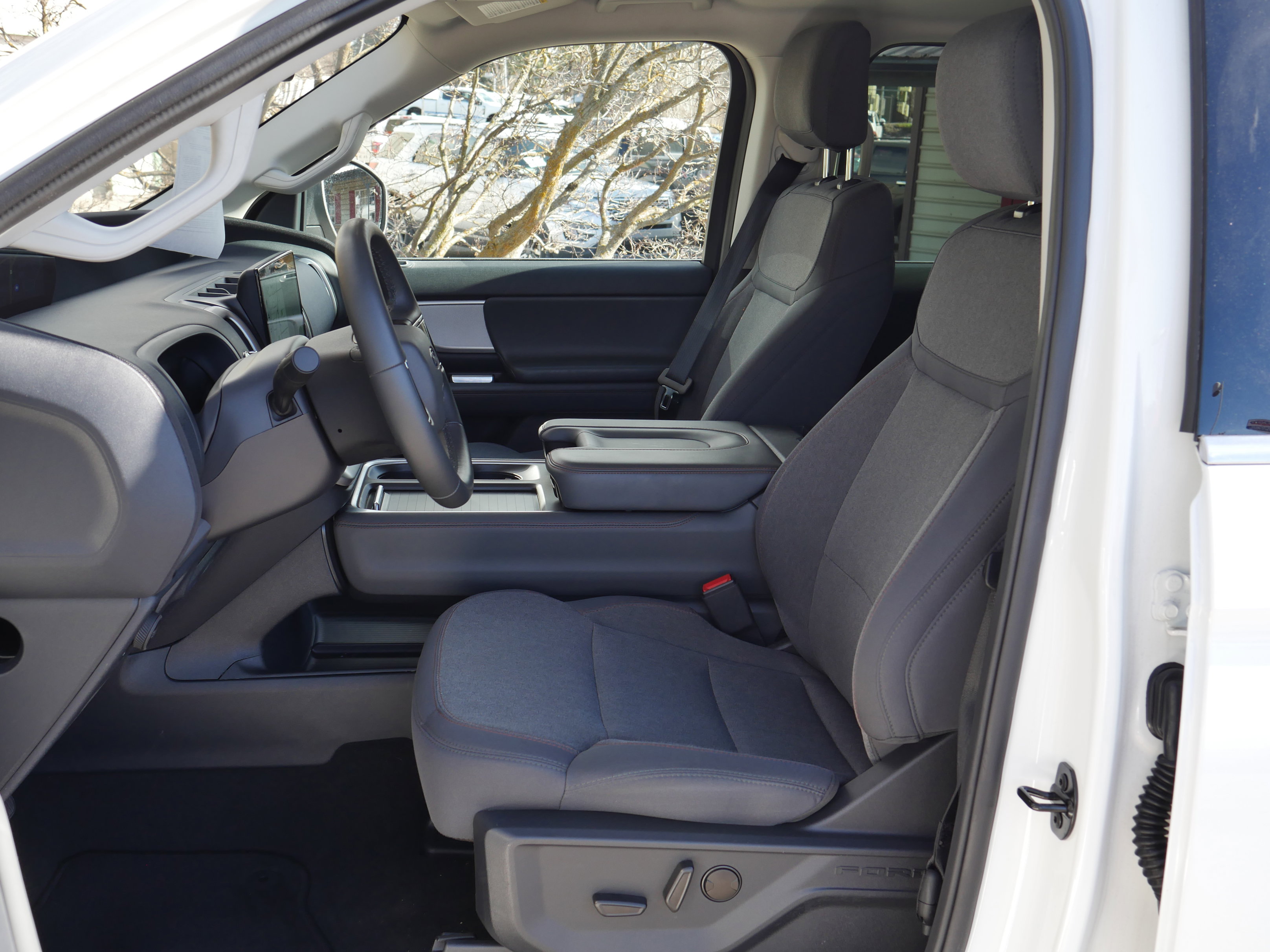 Certified 2025 Ford Expedition Active image 3