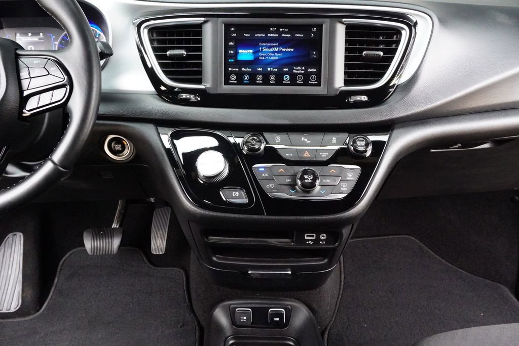 Used 2018 Chrysler Pacifica Touring Plus w/ S Appearance Package FWD image 17
