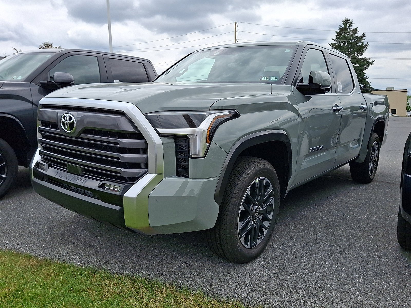 New 2026 Toyota Tundra Limited AWD/4WD image 3
