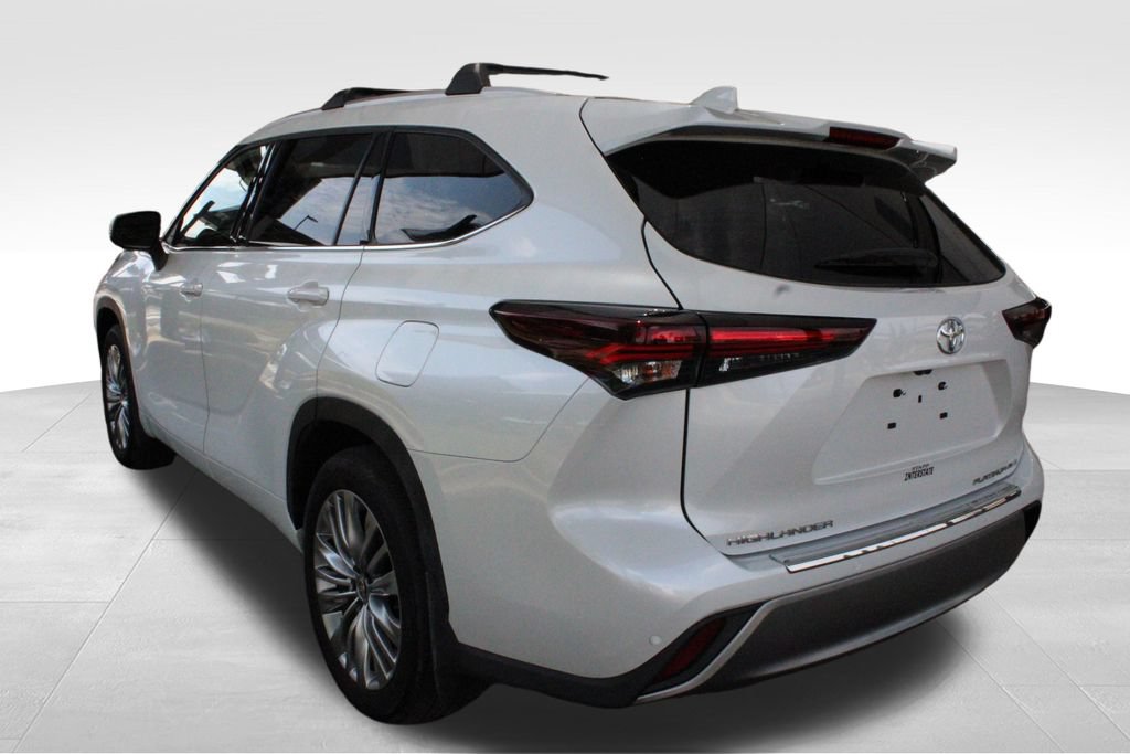Certified 2026 Toyota Highlander Platinum AWD/4WD image 16
