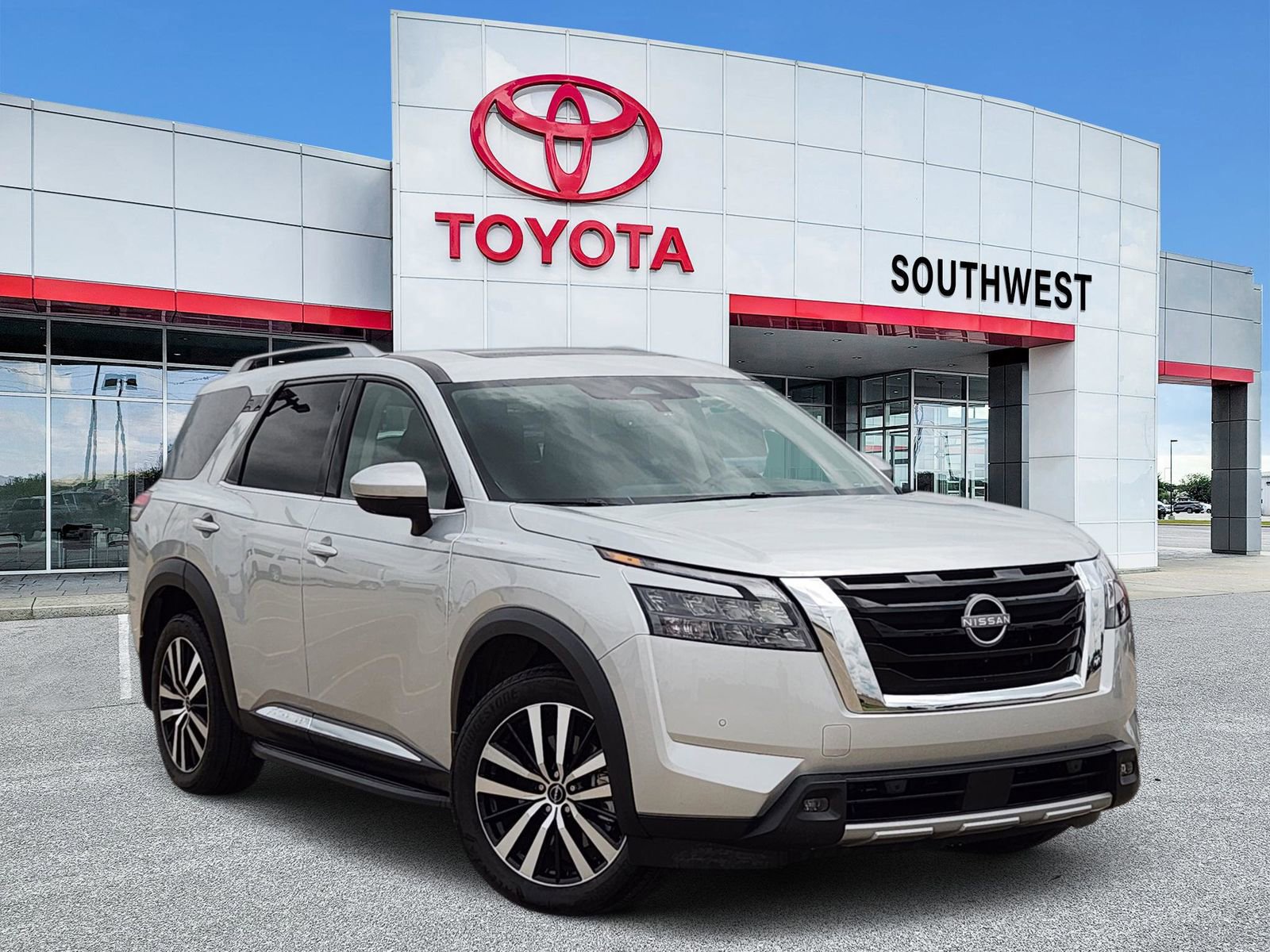 Used 2025 Nissan Pathfinder Platinum