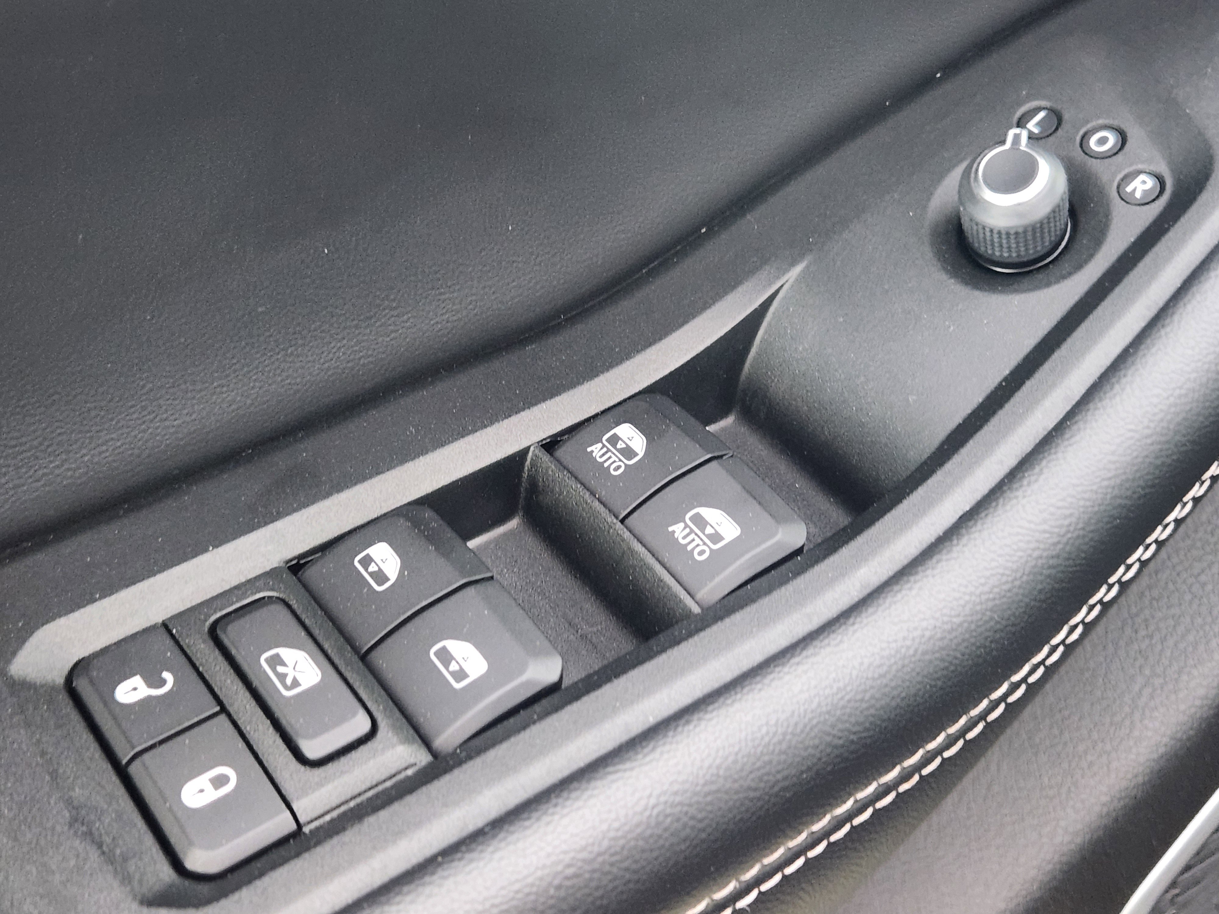 Used 2021 Jeep Grand Cherokee L Limited w/ Luxury Tech Group II image 17