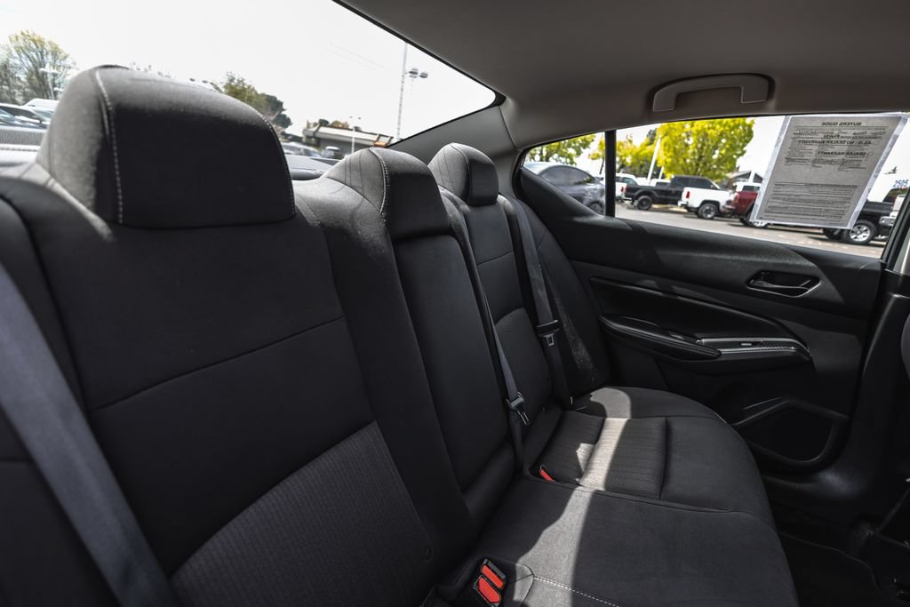 Used 2024 Nissan Altima 2.5 SV FWD image 33
