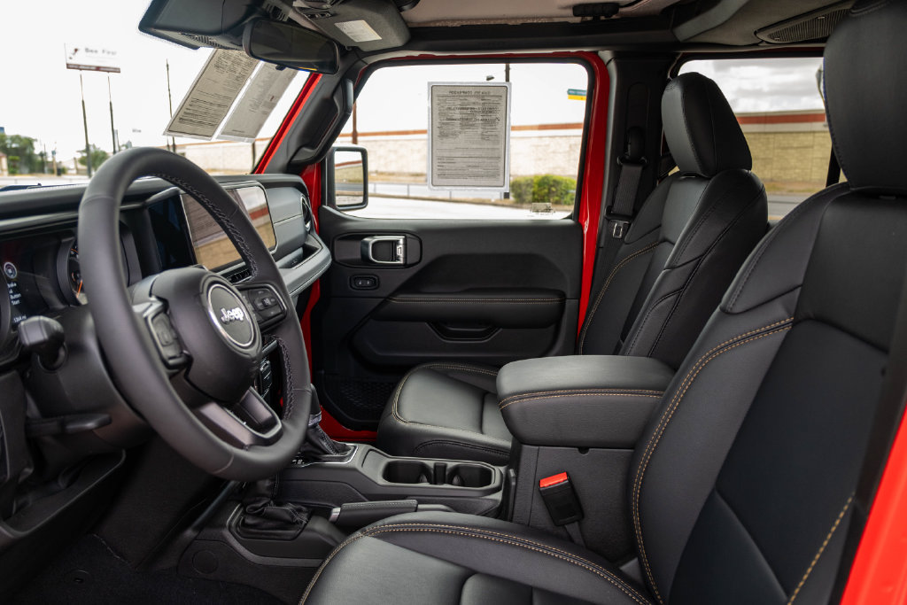 Used 2025 Jeep Gladiator Sport AWD/4WD image 13