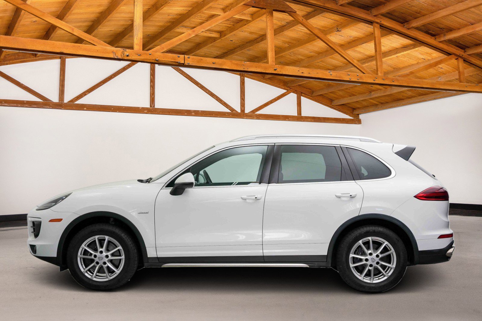 Used 2015 Porsche Cayenne Diesel AWD/4WD image 2