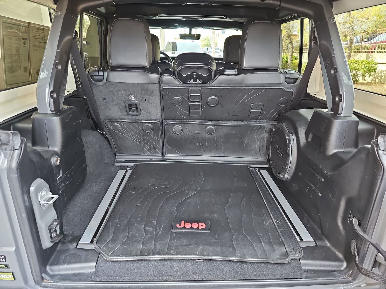 Used 2020 Jeep Wrangler Unlimited Sahara AWD/4WD image 23