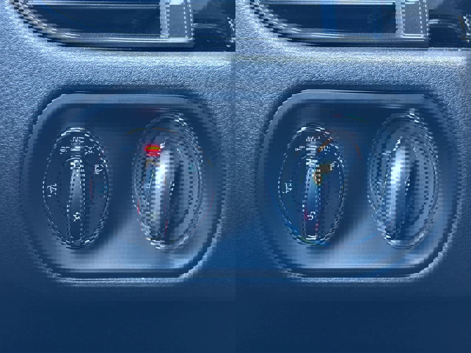 Used 2025 Porsche Macan image 30