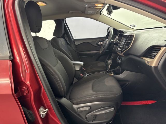 Used 2015 Jeep Cherokee Sport image 30