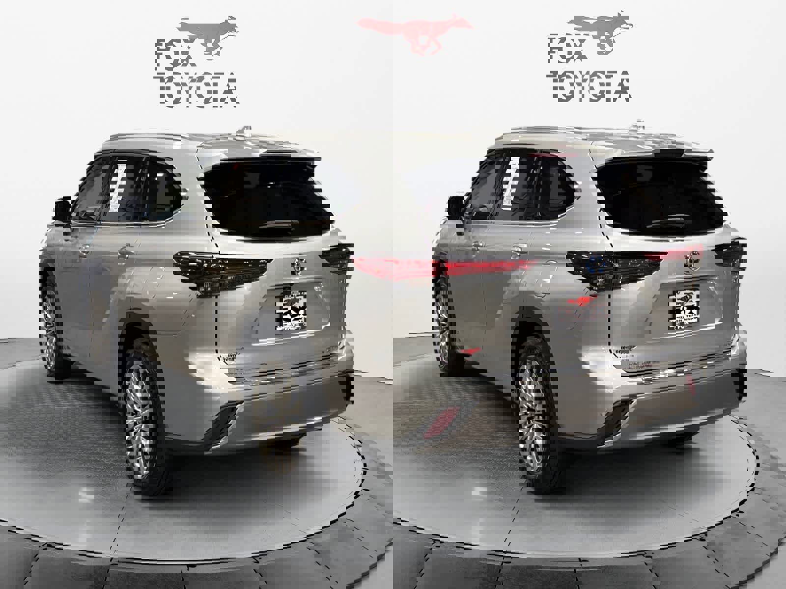 Used 2023 Toyota Highlander Platinum image 4