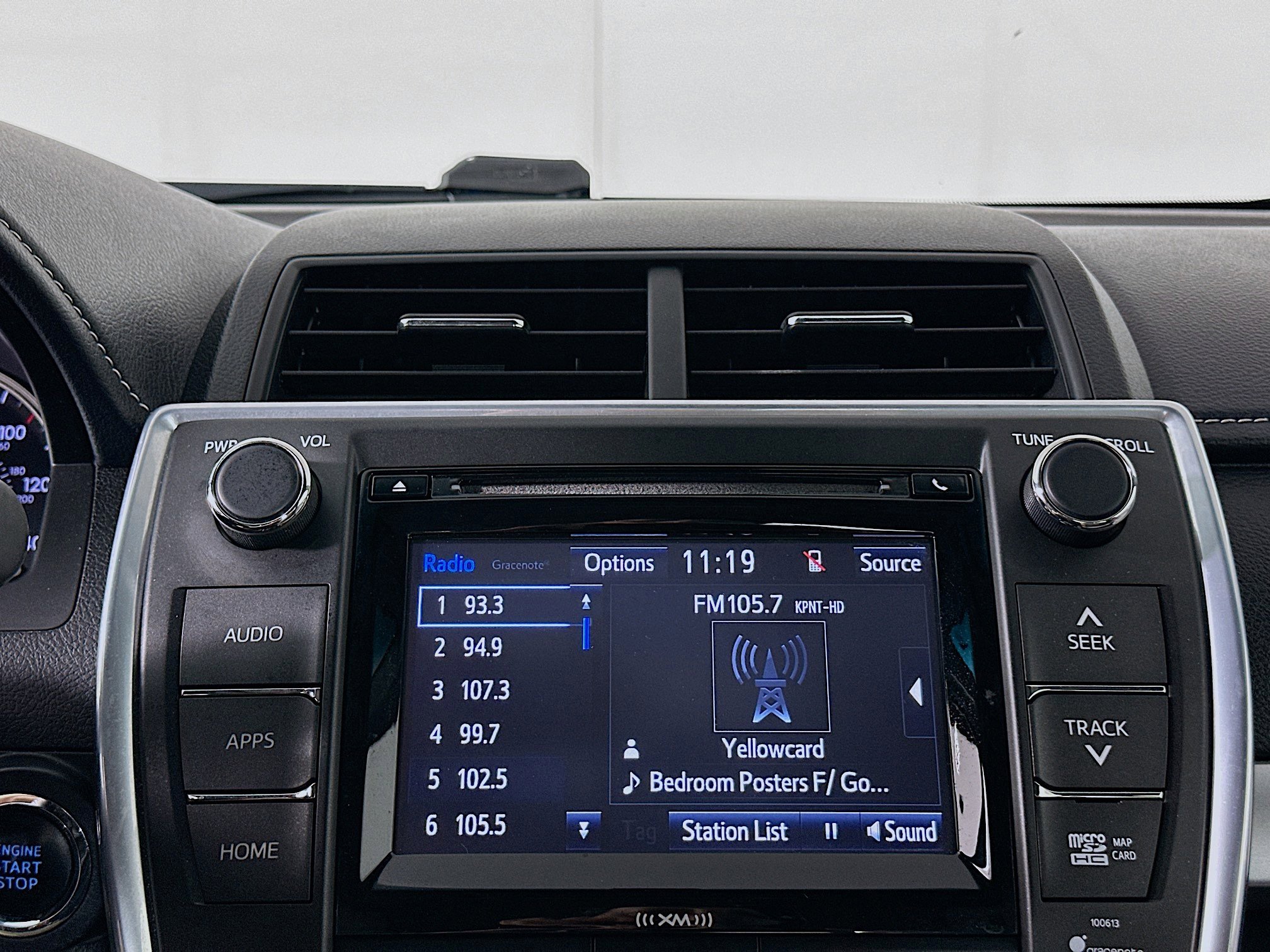 Used 2017 Toyota Camry SE w/ Moonroof Package FWD image 19