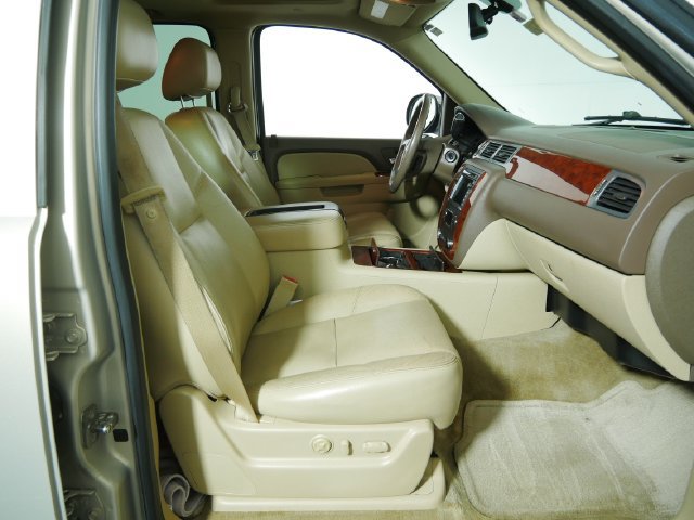 Used 2011 Chevrolet Suburban LTZ AWD/4WD image 13