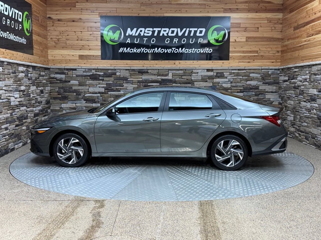 Used 2025 Hyundai Elantra SEL w/ Cargo Package FWD image 6