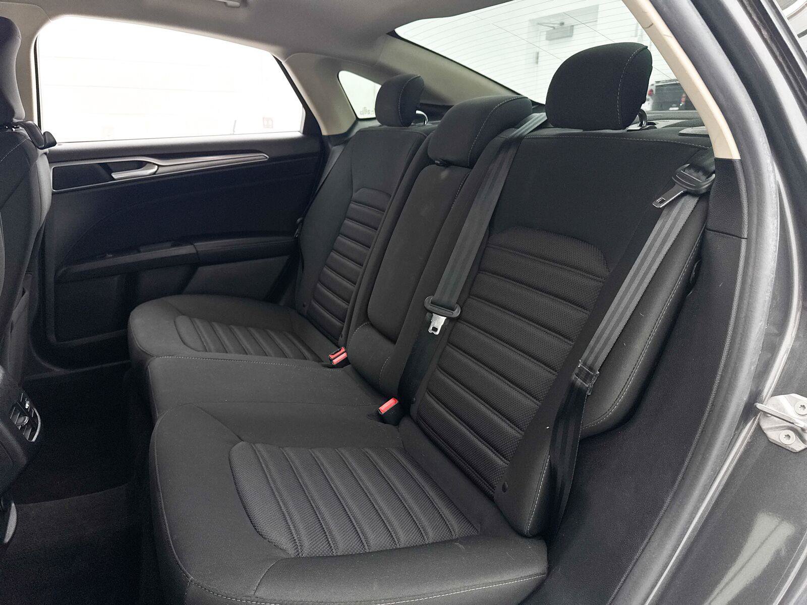 Used 2019 Ford Fusion SE FWD image 24