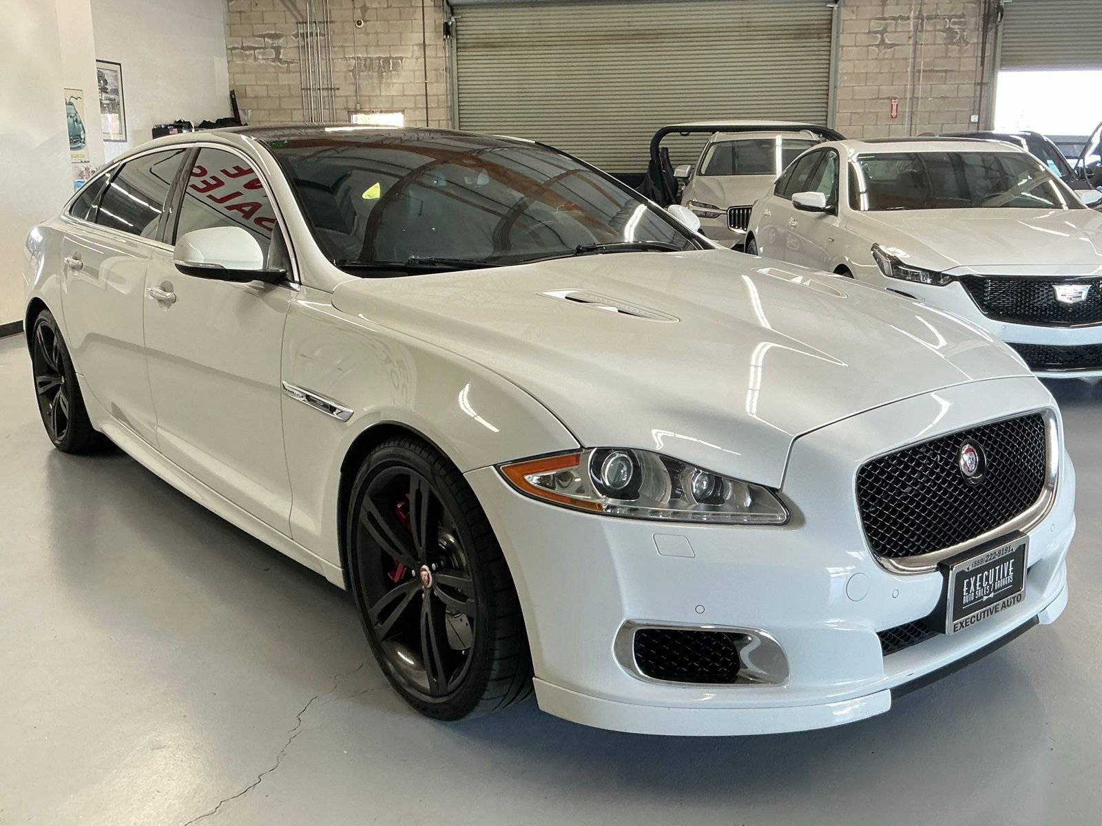 Used 2015 Jaguar XJ R LWB image 3