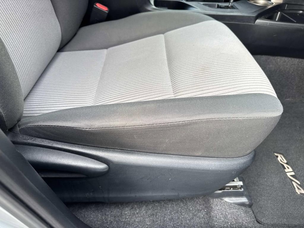 Used 2014 Toyota RAV4 LE image 16