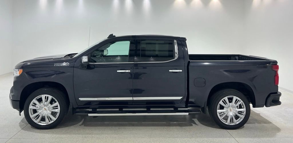 Used 2023 Chevrolet Silverado 1500 High Country w/ High Country Premium Package image 2