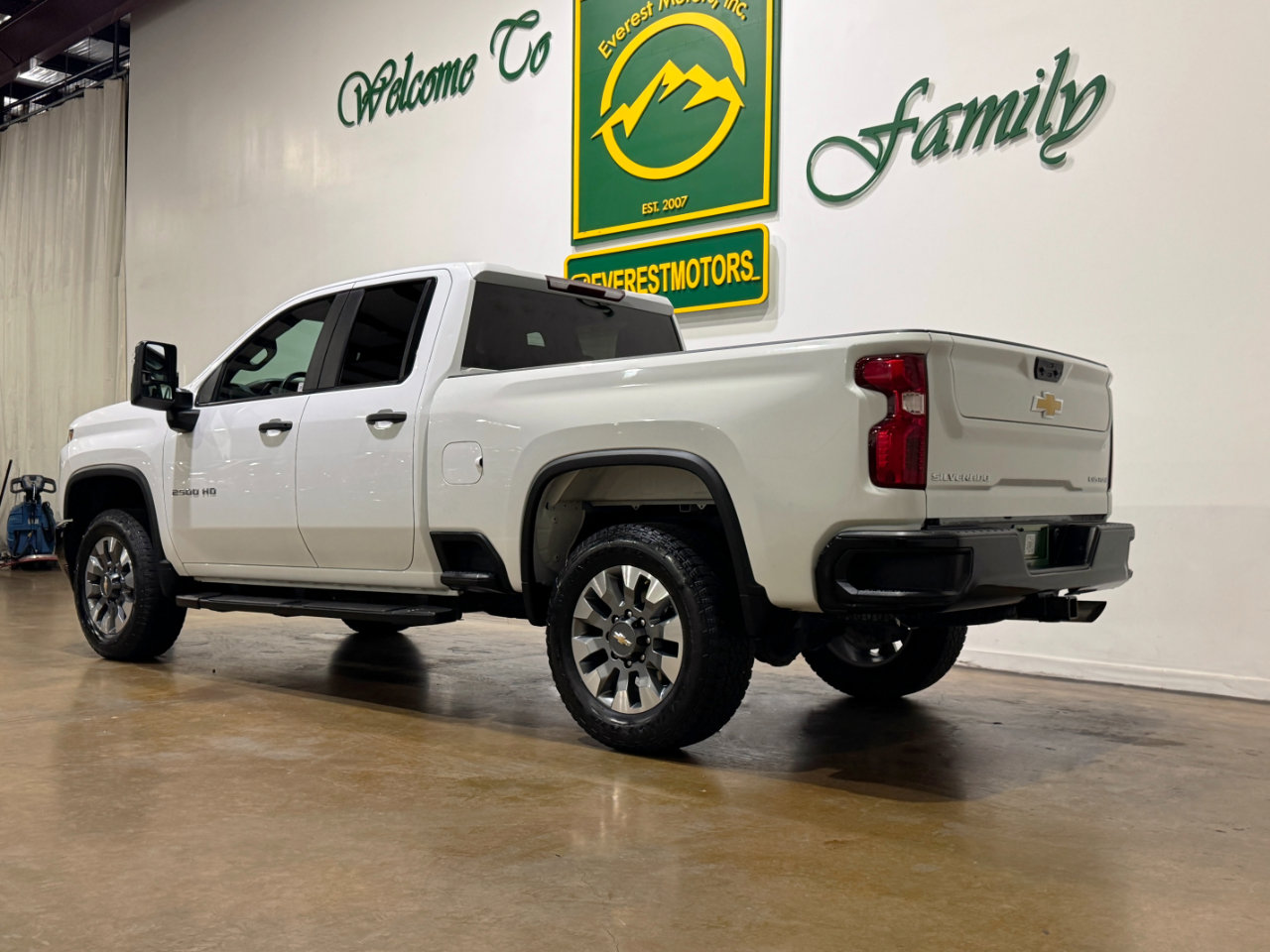 Used 2022 Chevrolet Silverado 2500 Custom w/ Custom Value Package image 6