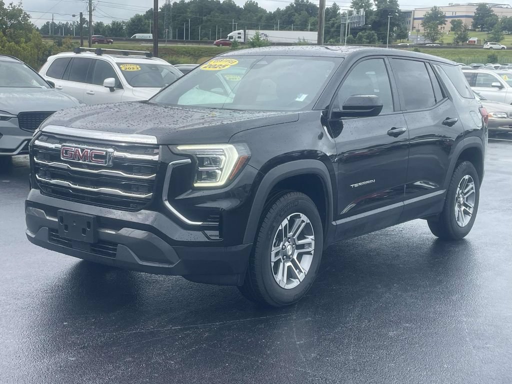 Used 2025 GMC Terrain Elevation AWD/4WD image 3