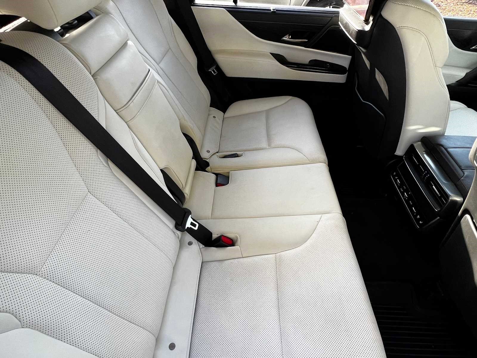 Used 2022 Lexus LX 600 4WD w/ Appearance Package image 41