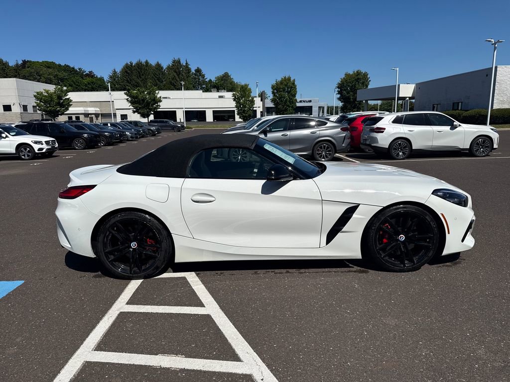 Certified 2022 BMW Z4 M40i w/ Premium Package RWD image 6