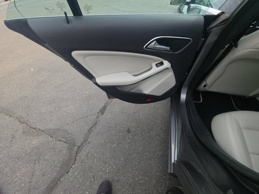 Used 2014 Mercedes-Benz CLA 250 4MATIC image 23