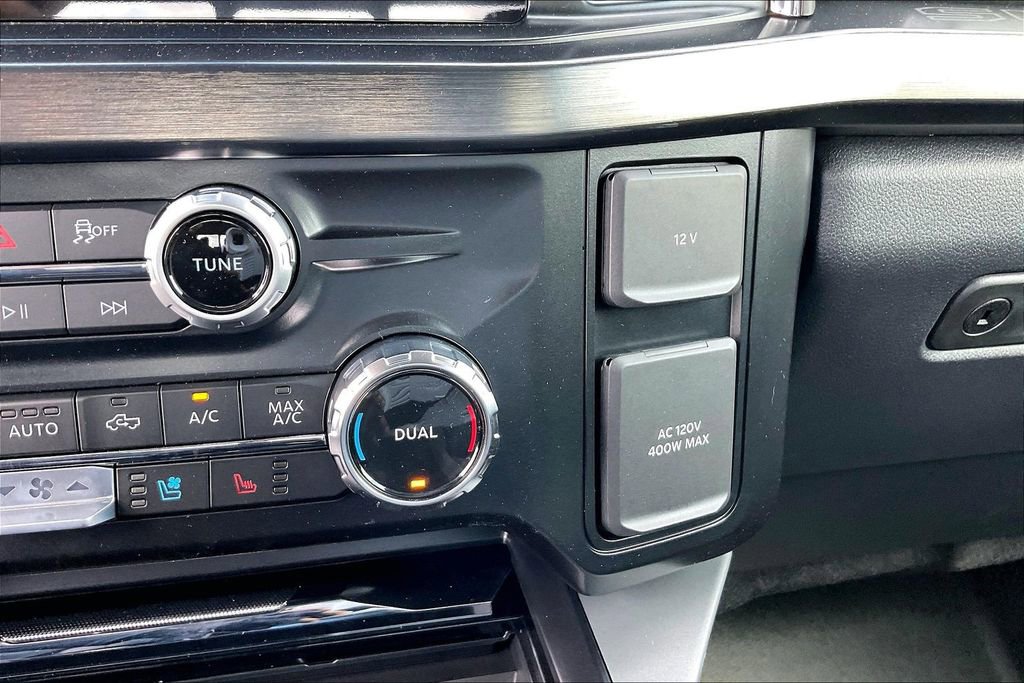 New 2026 Ford F250 Lariat w/ Black Appearance Package image 19