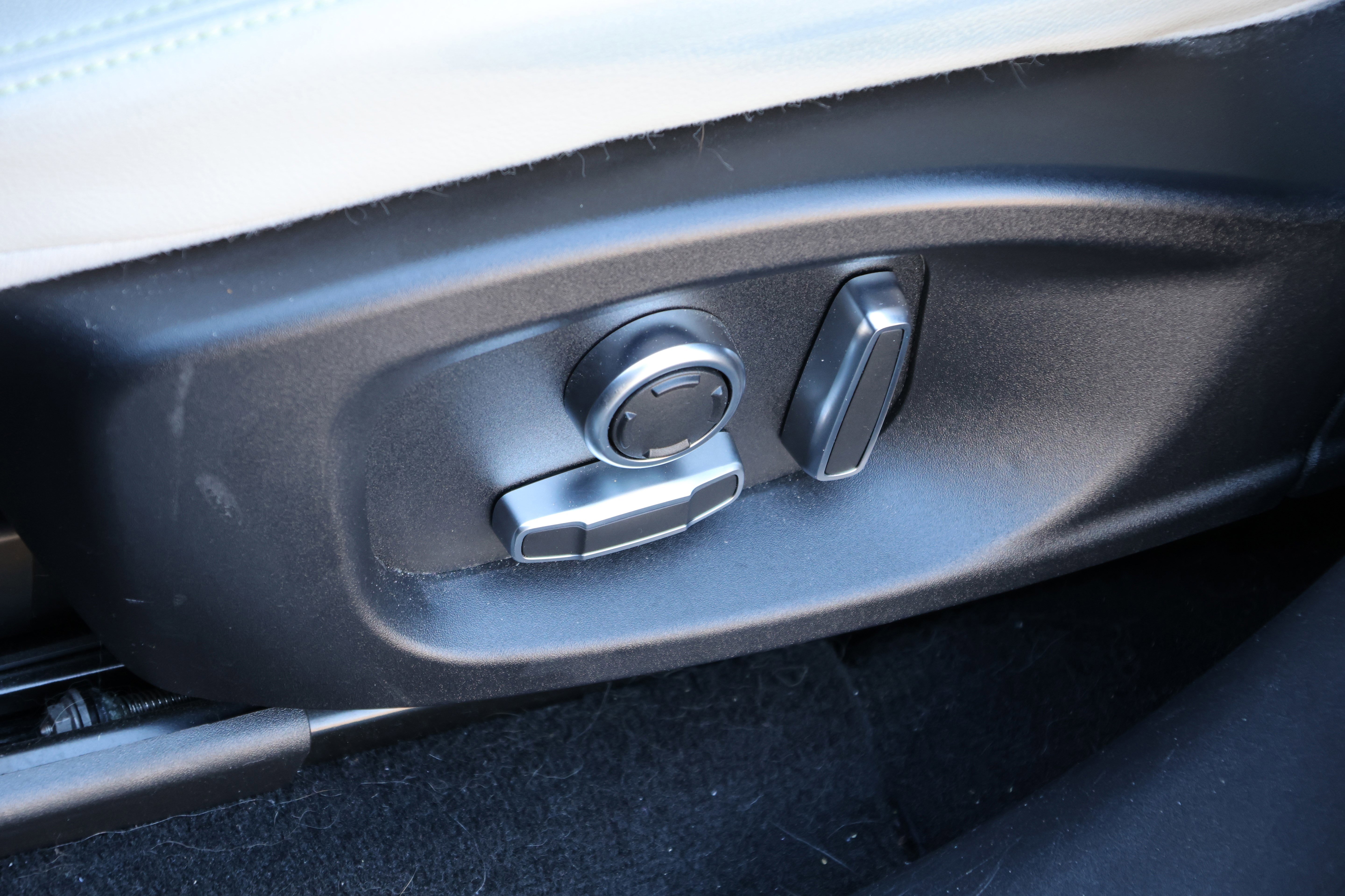 Used 2020 Jaguar F-PACE Prestige image 31