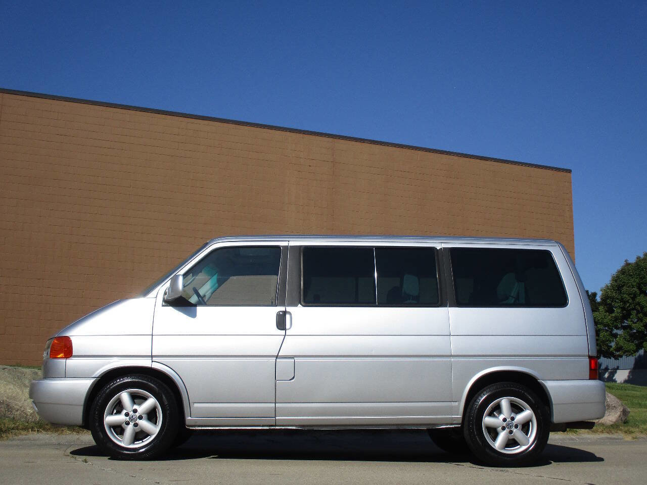 Used 2002 Volkswagen Eurovan GLS image 3