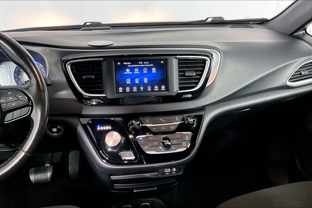 Used 2020 Chrysler Pacifica Touring w/ S Appearance Package FWD image 6