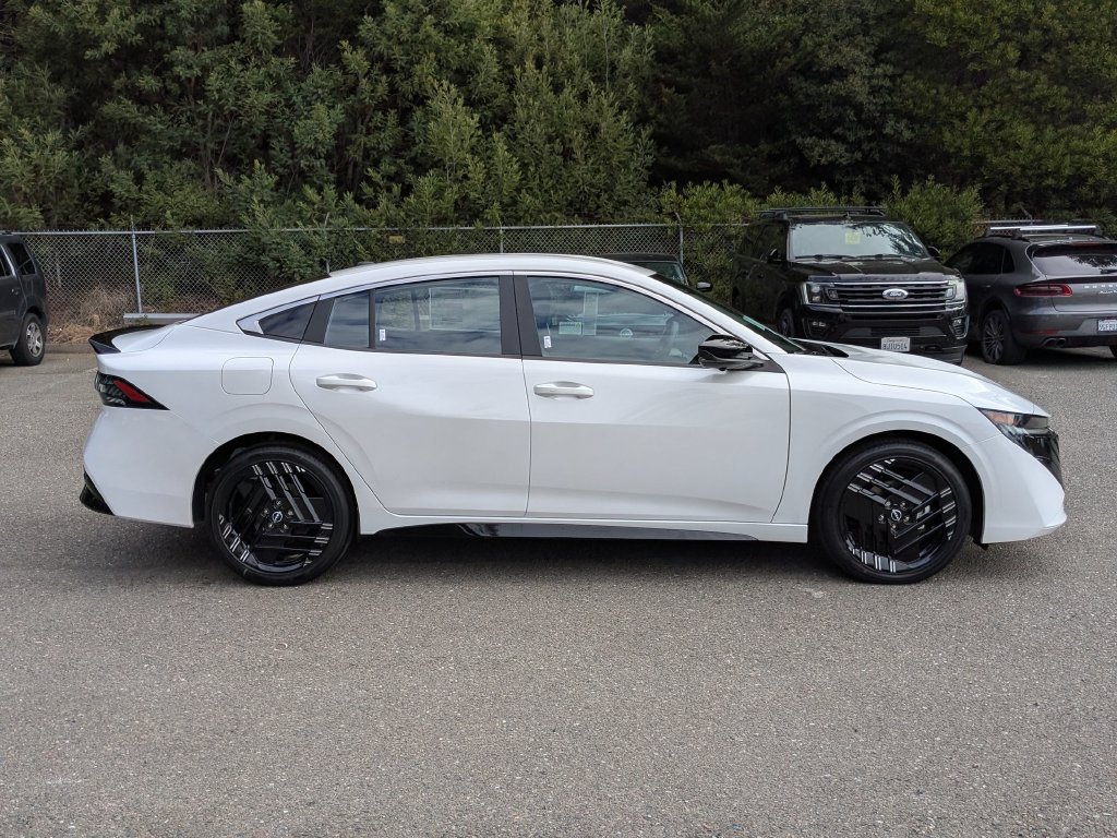 New 2027 Nissan Sentra SR w/ SR Premium Package FWD image 4