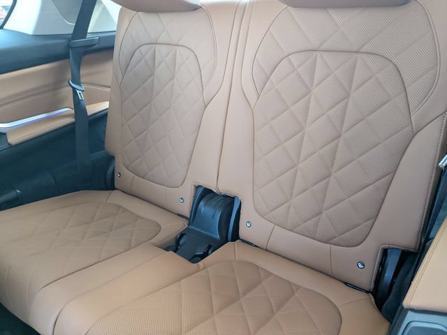 Used 2023 BMW X7 xDrive40i w/ Premium Package AWD/4WD image 33