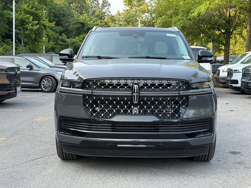 New 2026 Lincoln Navigator Black Label AWD/4WD image 2