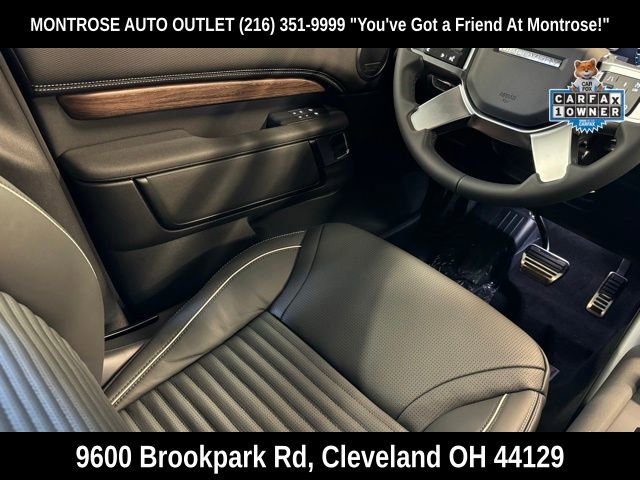 Used 2024 Land Rover Discovery Dynamic SE image 28