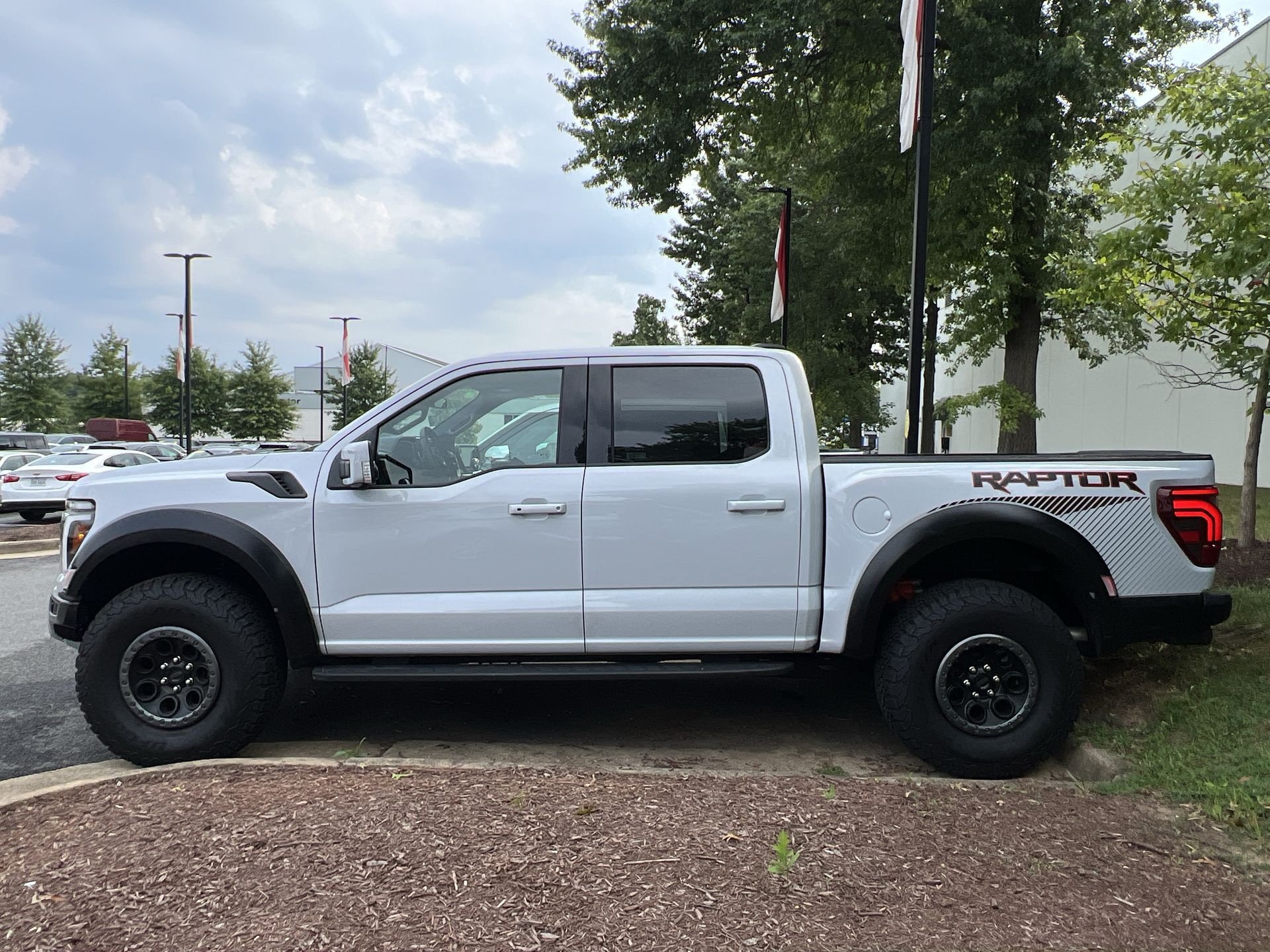 Used 2025 Ford F150 Raptor AWD/4WD image 4