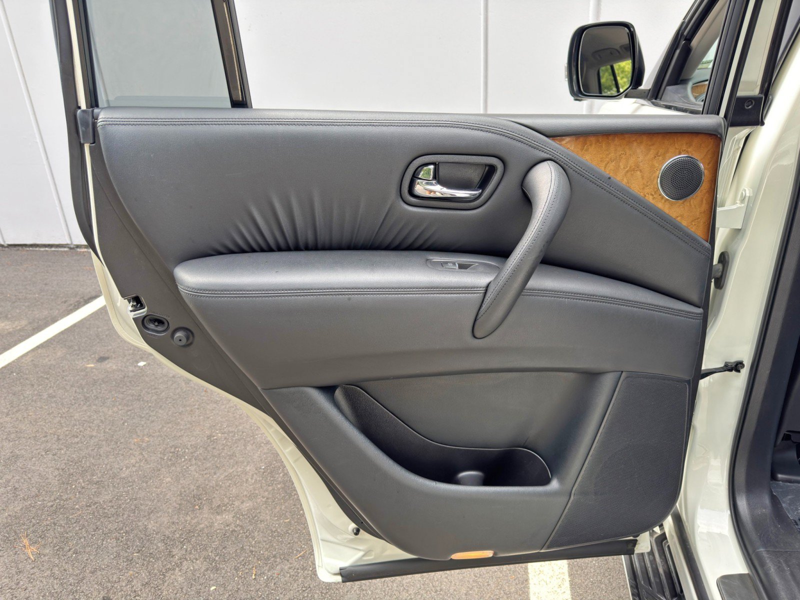 Used 2014 INFINITI QX80 4WD w/ Theater Package image 47