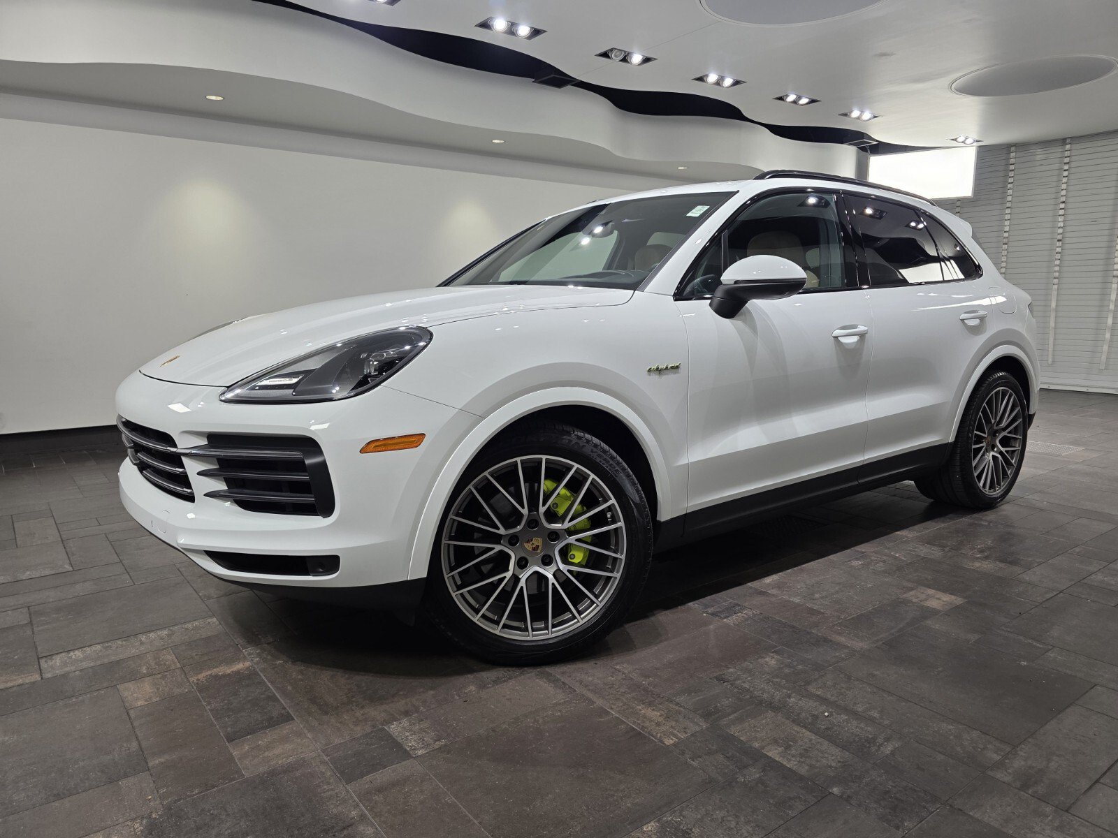 Used 2023 Porsche Cayenne Platinum Edition AWD/4WD image 1