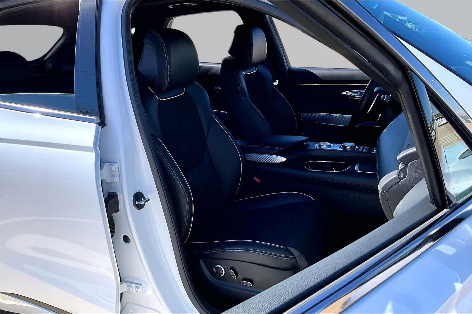 Used 2025 Genesis GV70 3.5T Sport AWD/4WD image 9