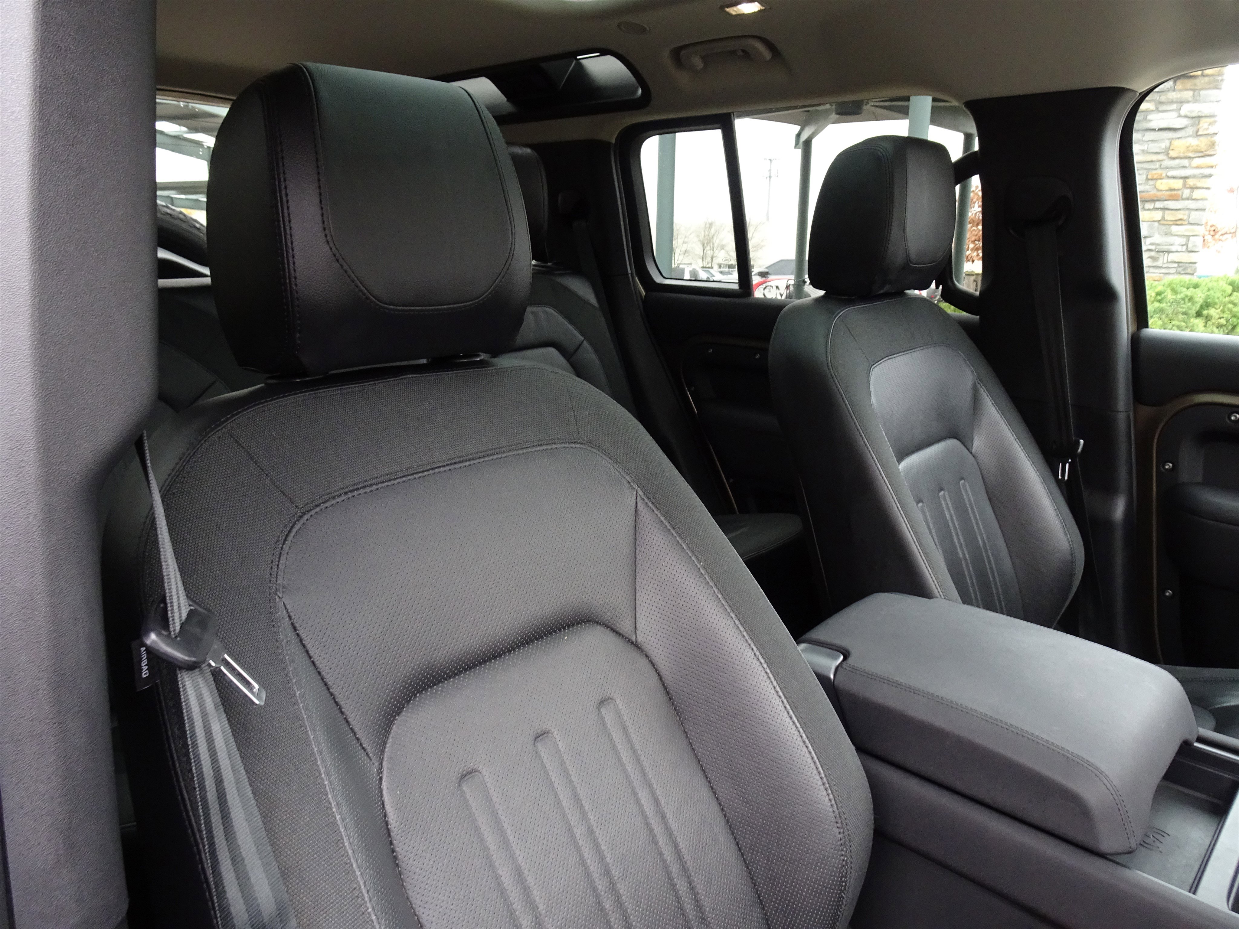 Used 2020 Land Rover Defender 110 First Edition image 29