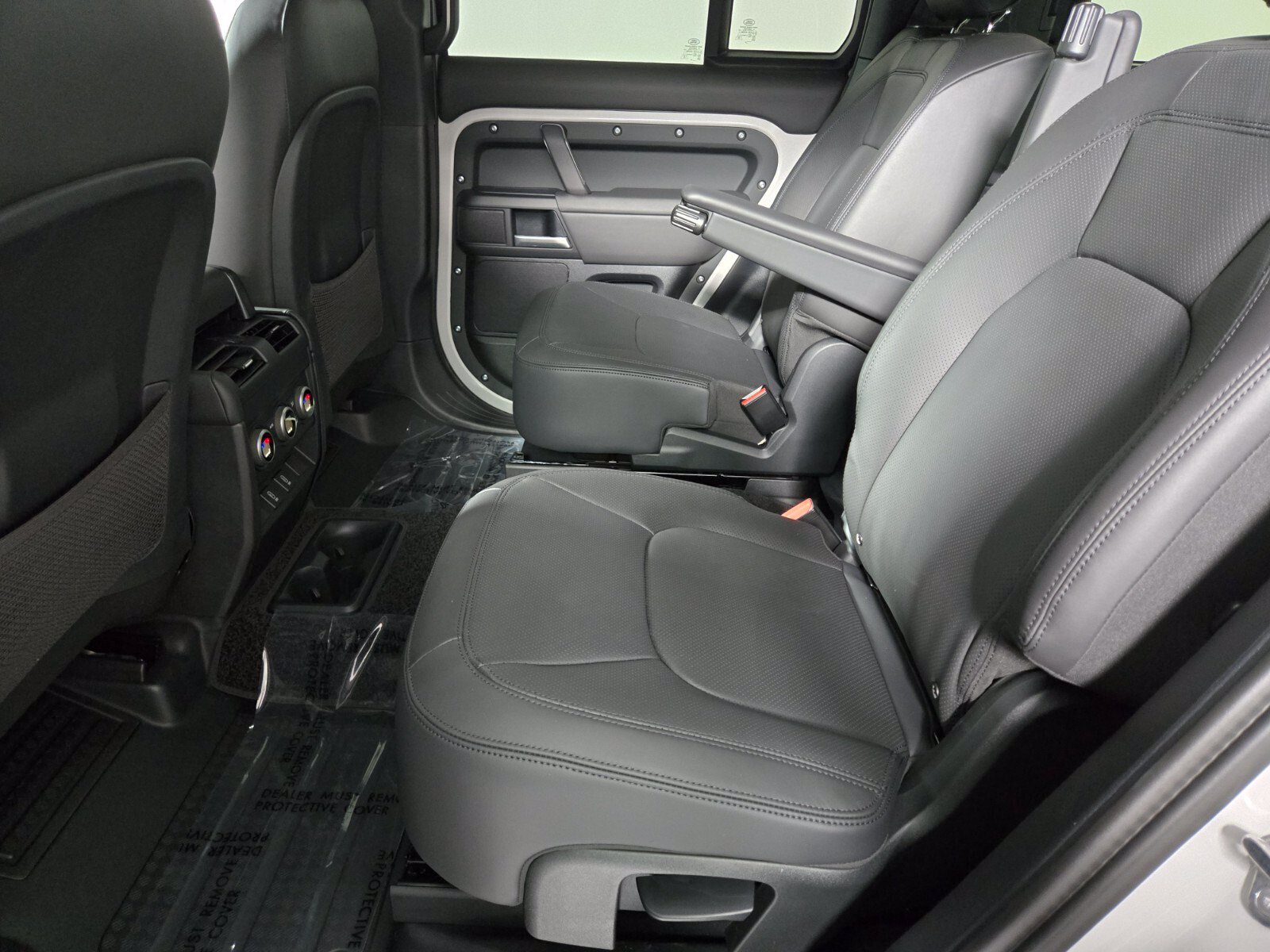 New 2026 Land Rover Defender 130 X-Dynamic SE AWD/4WD image 5