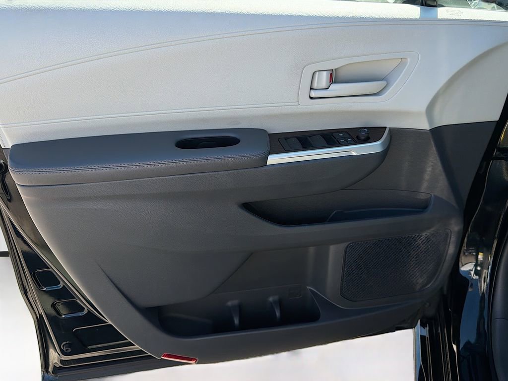 Used 2021 Toyota Sienna LE image 21