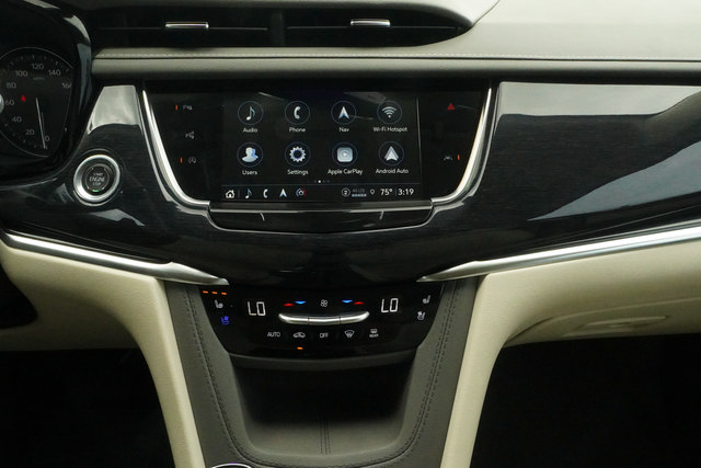 Used 2024 Cadillac XT6 Premium Luxury w/ Technology Package FWD image 16