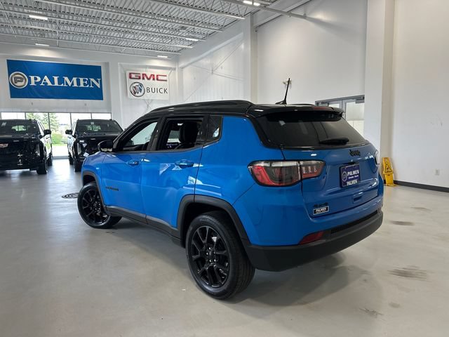Used 2023 Jeep Compass Latitude w/ Sun and Sound Group AWD/4WD image 8