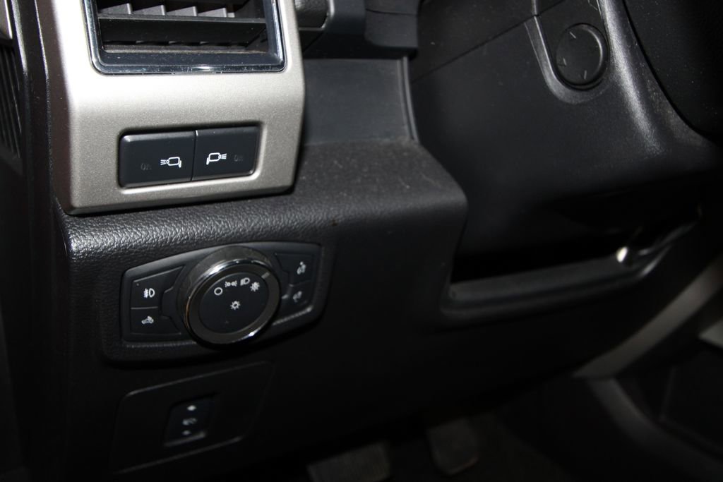 Used 2017 Ford F150 Lariat w/ Equipment Group 502A Luxury image 10