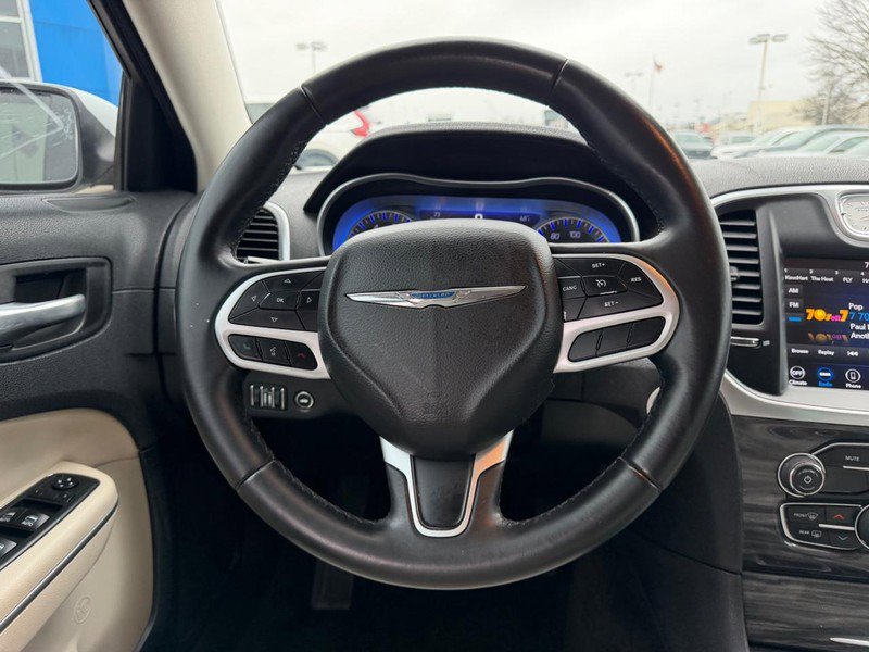 Used 2018 Chrysler 300 Touring w/ Driver Convenience Group image 10