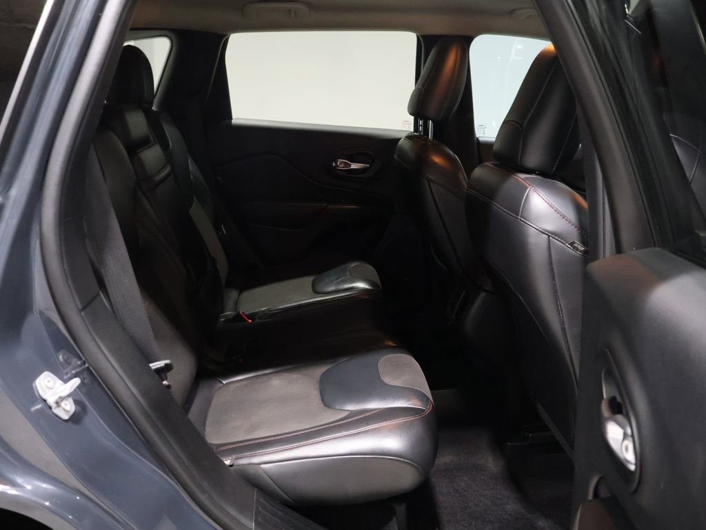 Used 2017 Jeep Cherokee Trailhawk w/ Cold Weather Group image 21