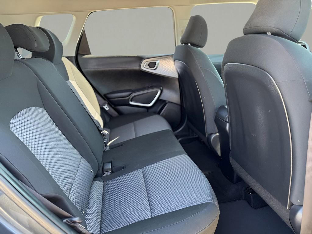 Used 2023 Kia Soul LX w/ LX Technology Package image 11